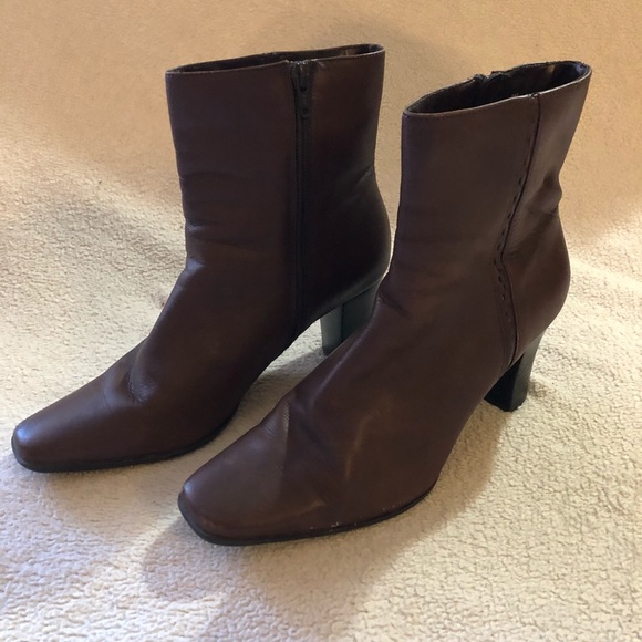 St. John’s Bay Size 9M Brown faux leather ankle heeled boots